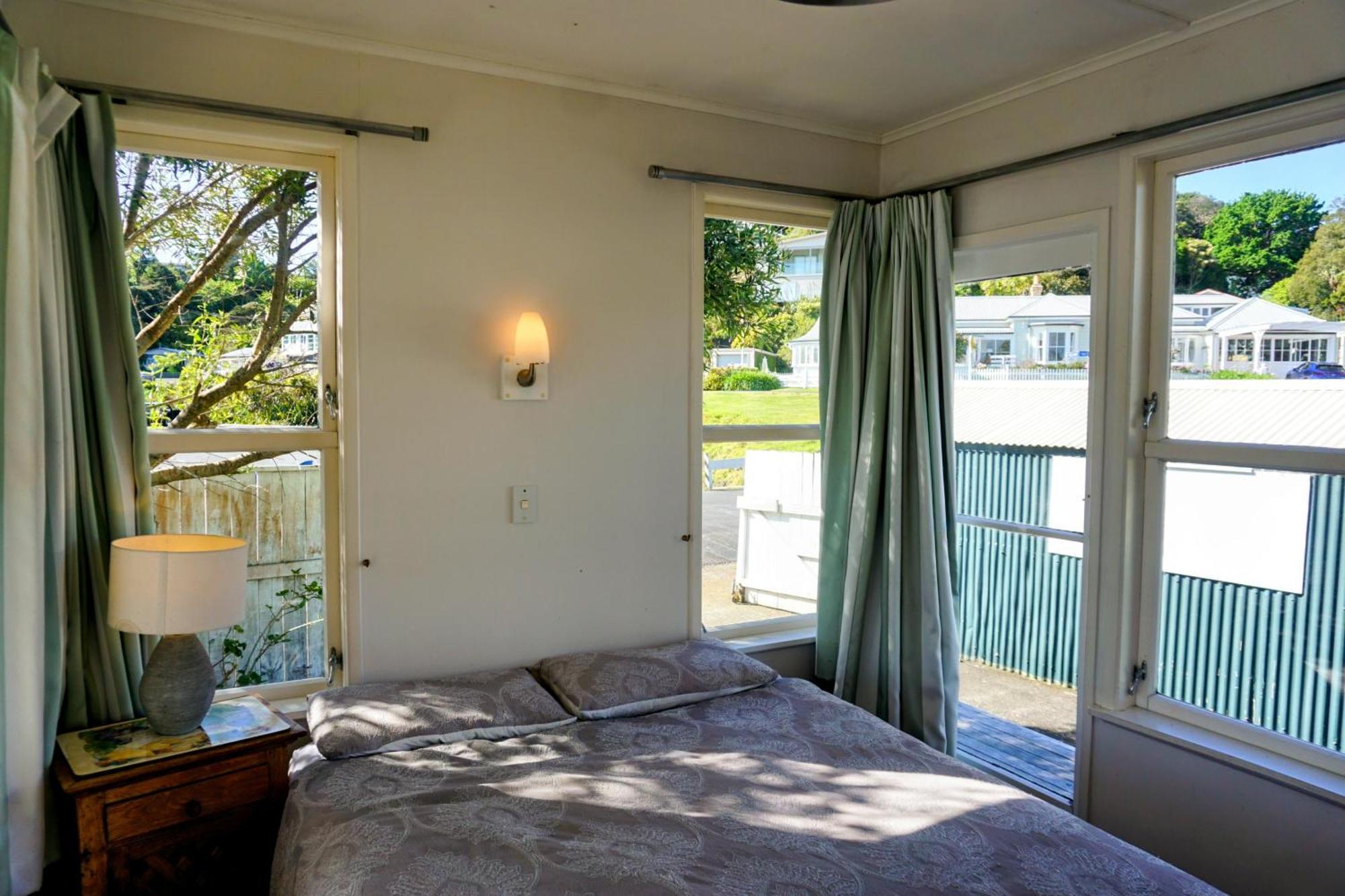 Last On The Strand, Russell - The Boathouse Екстер'єр фото