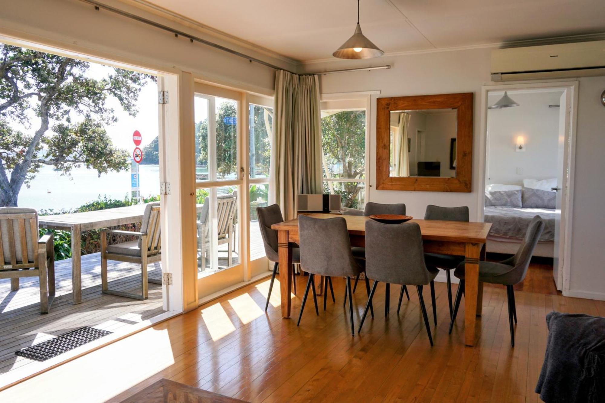 Last On The Strand, Russell - The Boathouse Екстер'єр фото