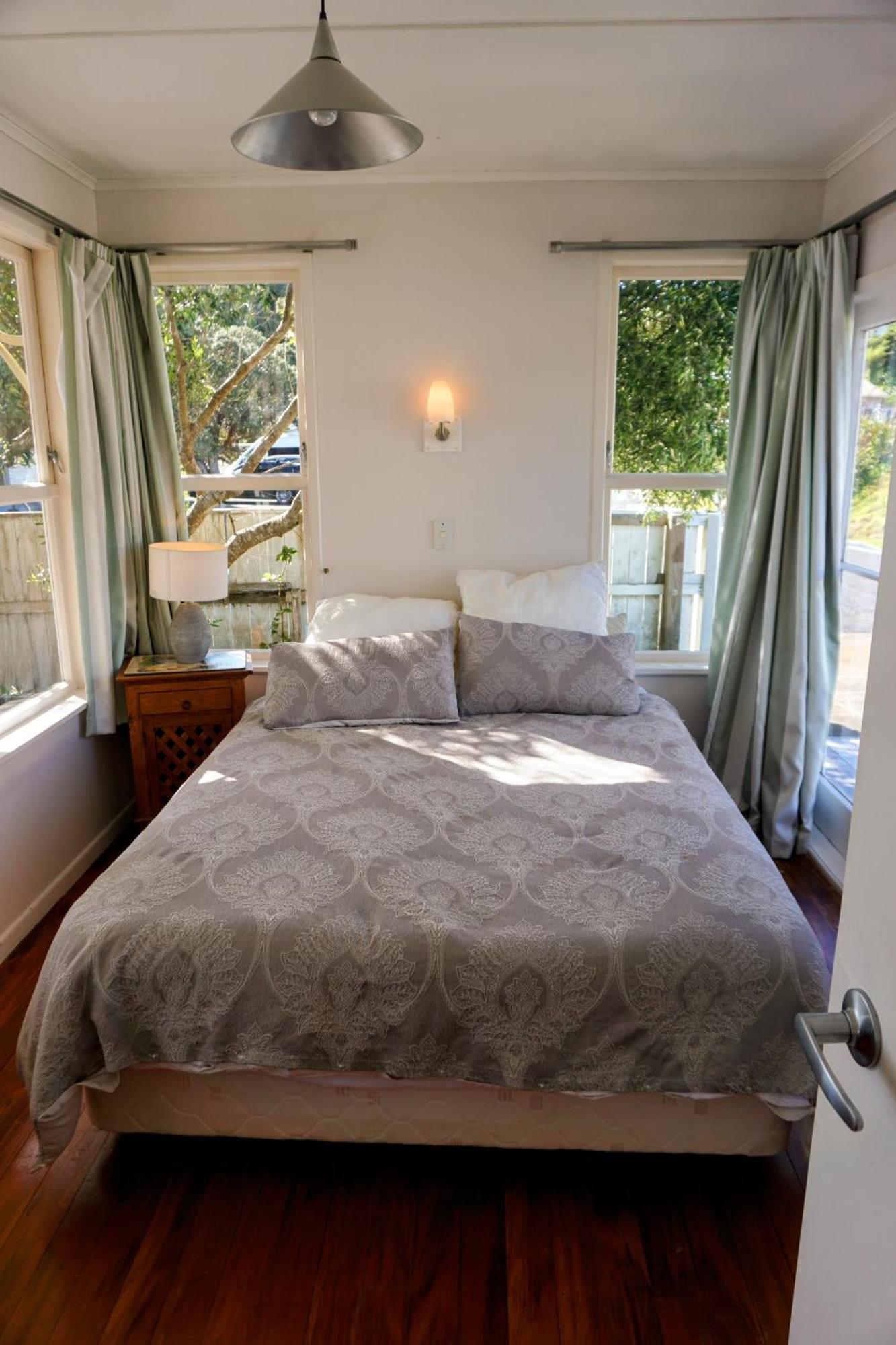 Last On The Strand, Russell - The Boathouse Екстер'єр фото