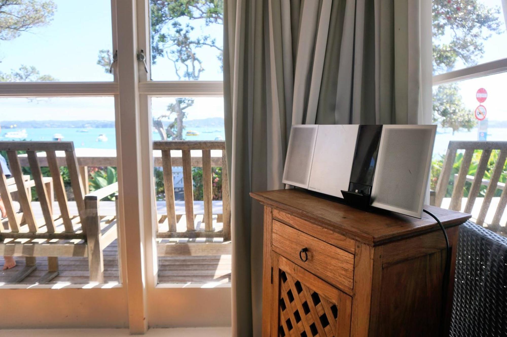 Last On The Strand, Russell - The Boathouse Екстер'єр фото