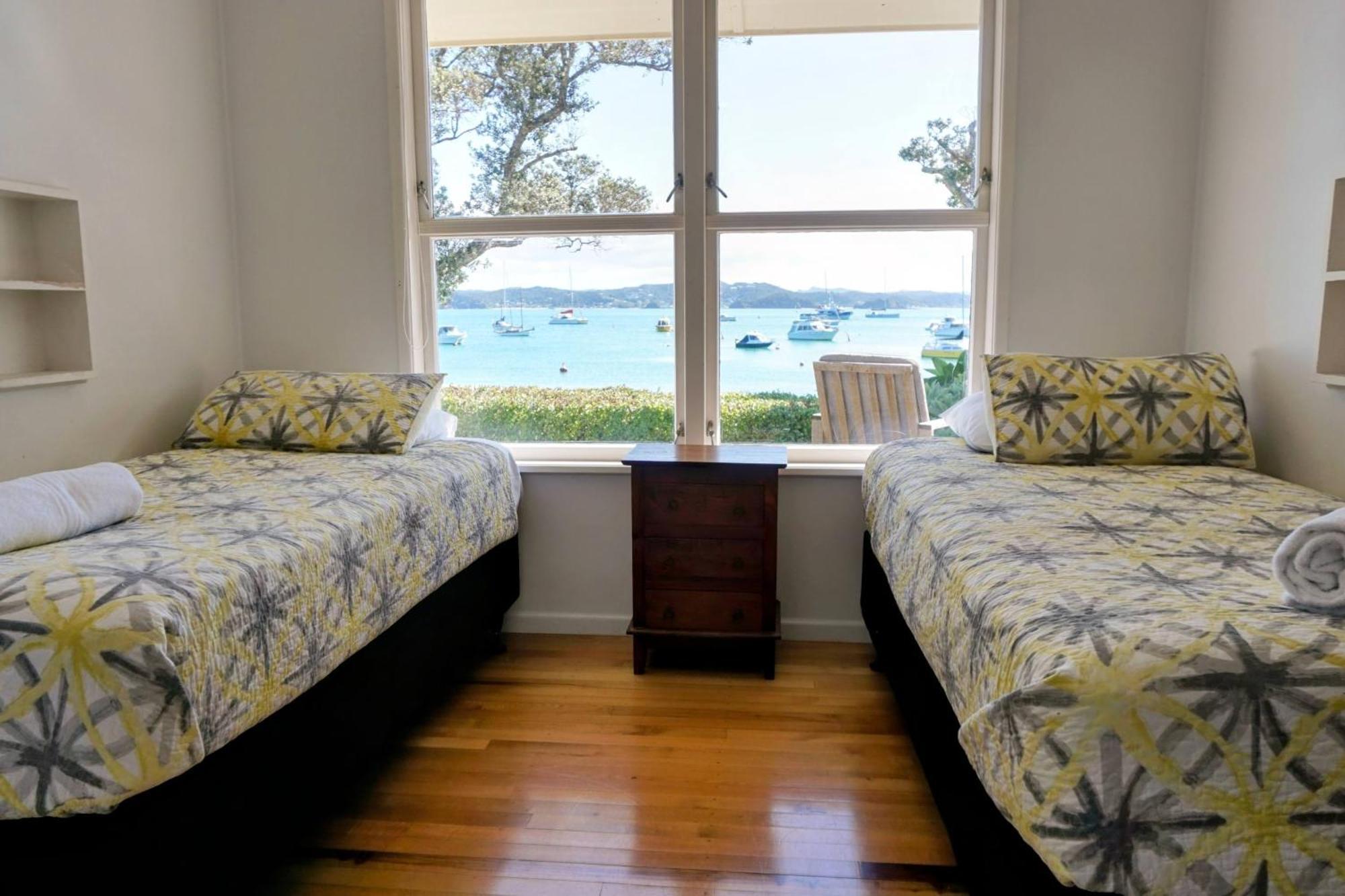 Last On The Strand, Russell - The Boathouse Екстер'єр фото