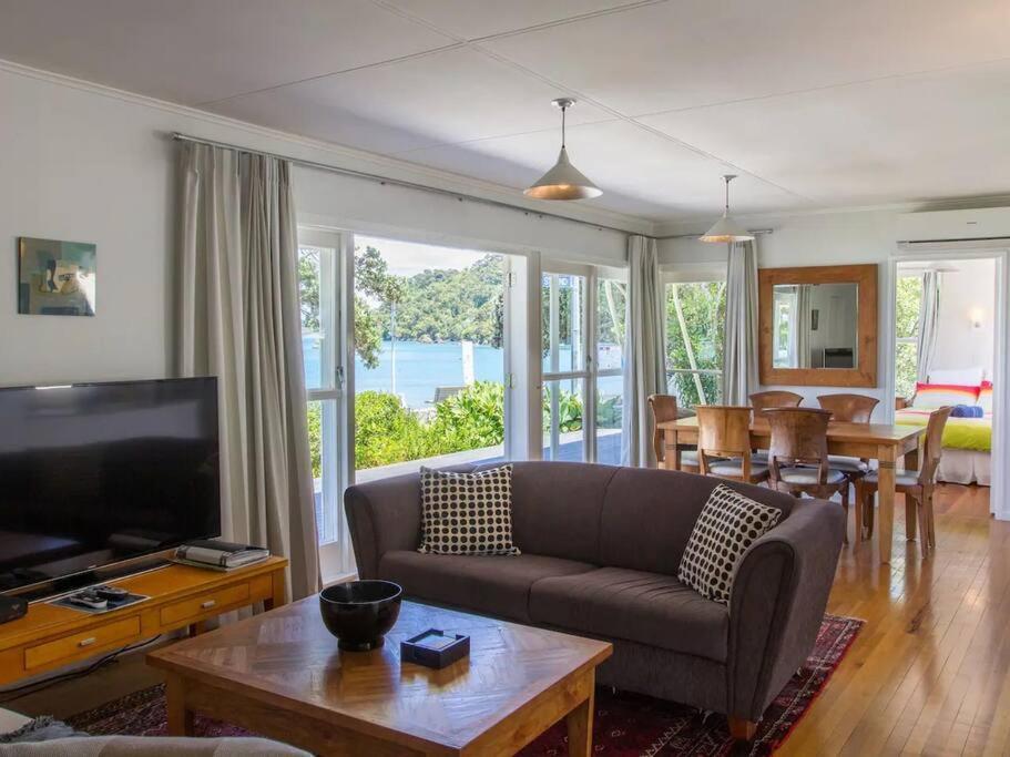 Last On The Strand, Russell - The Boathouse Екстер'єр фото