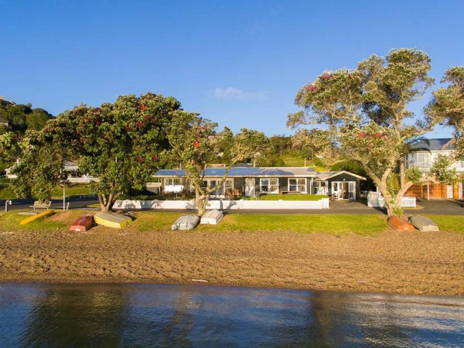 Last On The Strand, Russell - The Boathouse Екстер'єр фото