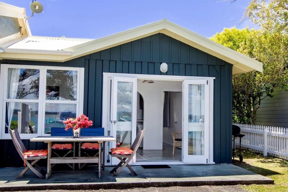 Last On The Strand, Russell - The Boathouse Екстер'єр фото